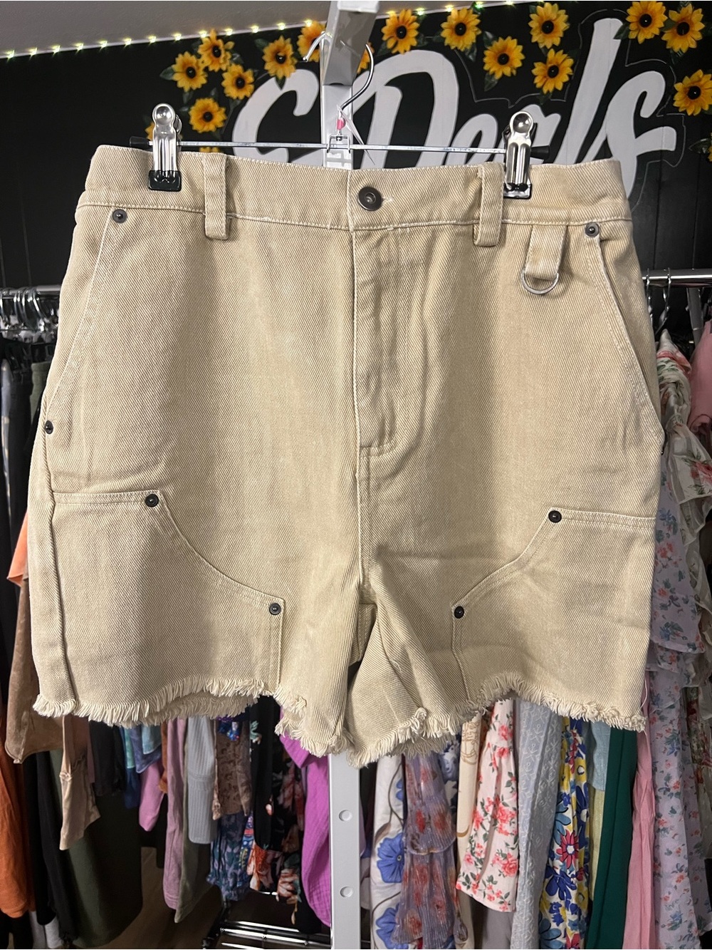 New In-High-Rise Women's Shorts in Khaki - Picture 3 of 3